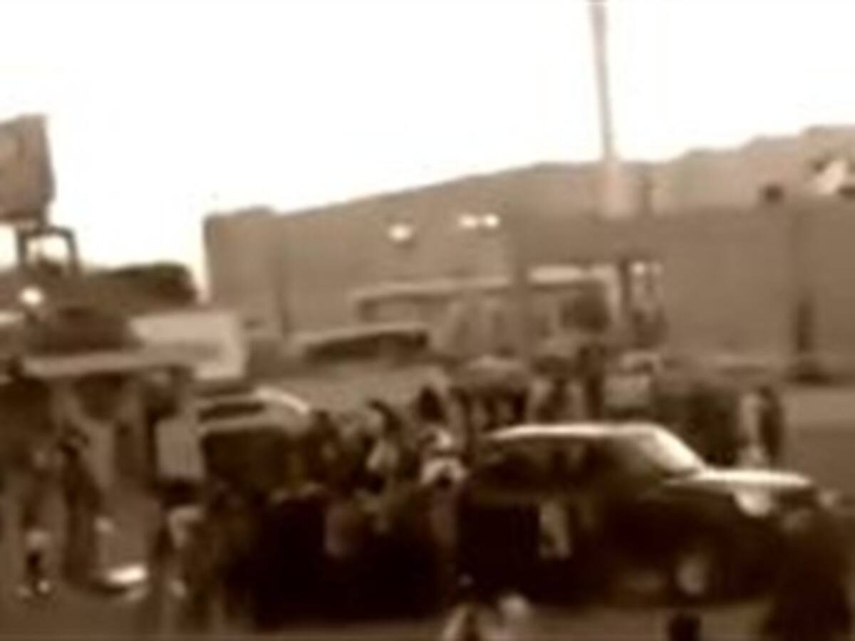 Cartel mexicano graba video mientras reparte regalos a pobres