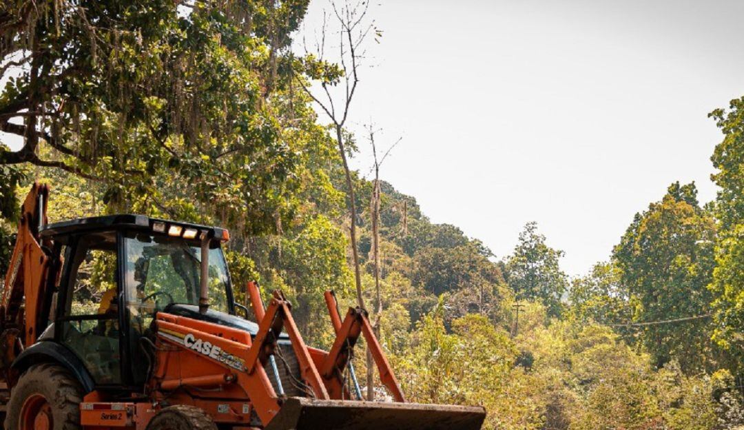 LLuvias afectan carreteras