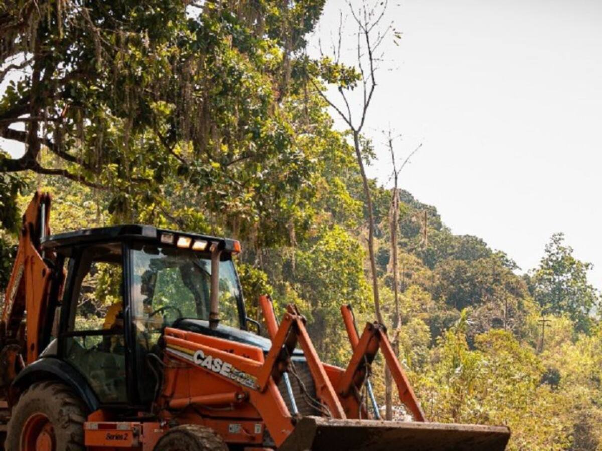 En vías de siete departamentos se registran graves emergencias por lluvias