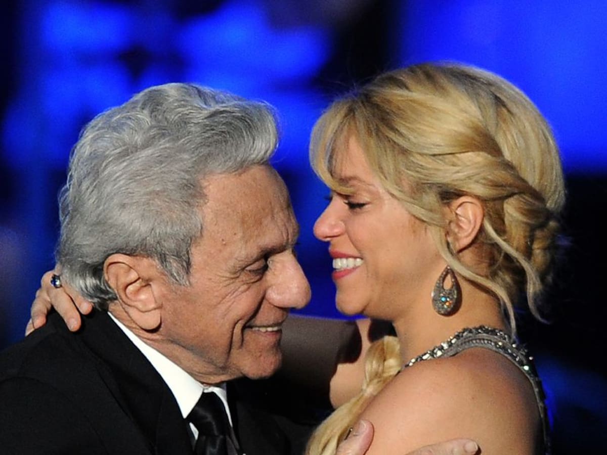 Hermoso momento de Shakira cantando con su papá