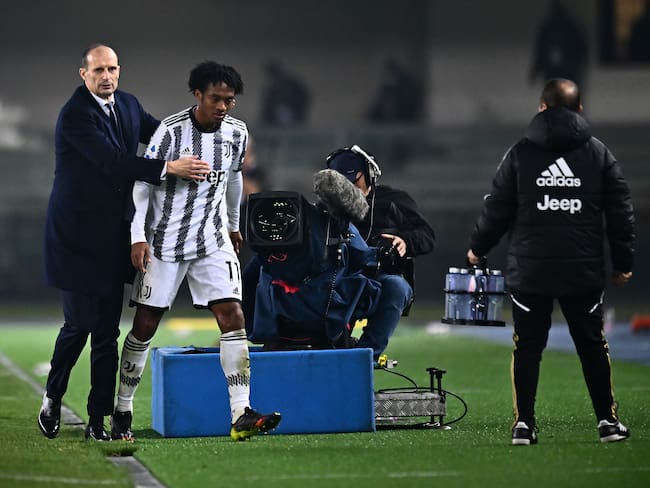 Juan Guillermo Cuadrado y Massimiliano Allegri, técnico de la Juventus. (Photo by Alessandro Sabattini/Getty Images)
