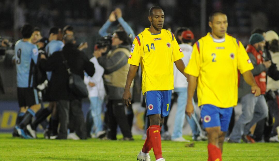 Amaranto Perea e Iván Ramiro Córdoba ante Uruguay en las Eliminatorias a Sudáfrica 2010
