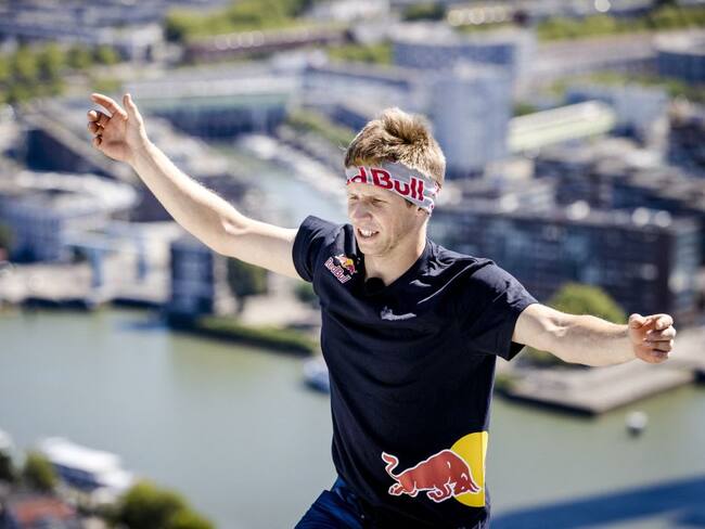 Este es Jaan Roose, el atleta que cruzó de Monserrate a Guadalupe sobre la cuerda floja