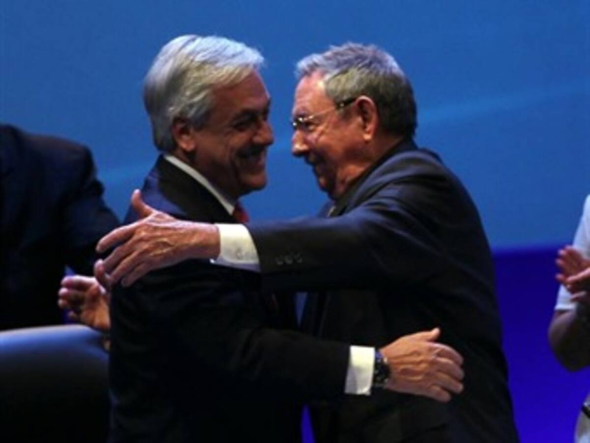 Castro bromea con Piñera sobre quedarse 50 años como presidente de la CELAC