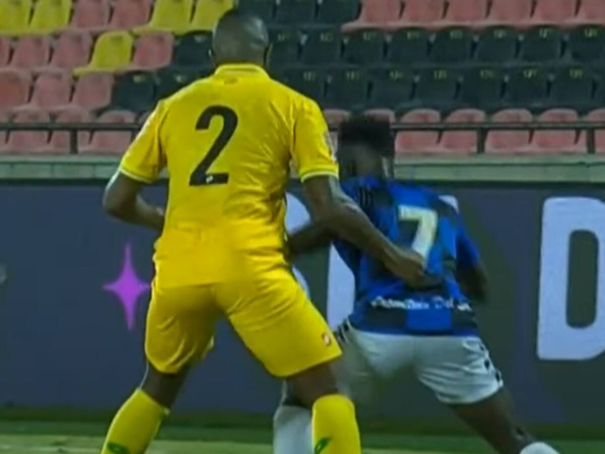 Bochornosa expulsión por acto obsceno: jugador del Bucaramanga vio la roja por esta acción