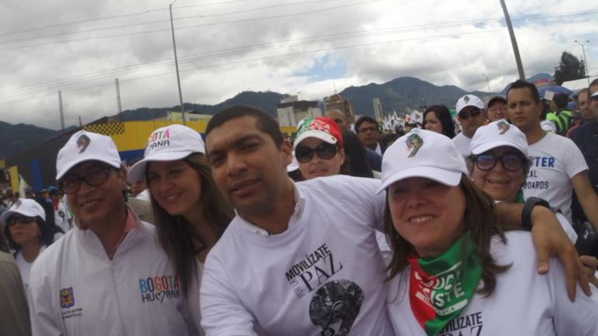 Aparecen fotos de protegido de ‘Papá Pitufo’ junto a Petro cuando fue funcionario de Alcaldía Bogotá