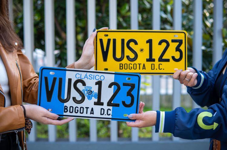 Cambio de placas para vehículo antiguo - Foto: Alfred Durán © Consorcio Circulemos Digital, 2024. Ventanilla Única de Servicios