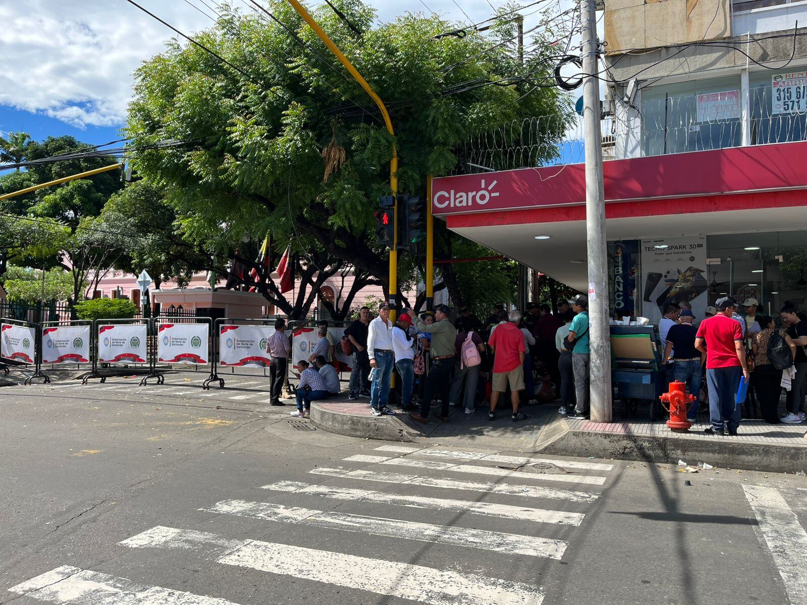 Beneficiarios del PNIS se preparan con olla comunitaria en Cúcuta para continuar con su protesta. / Foto: Jenny Márquez.