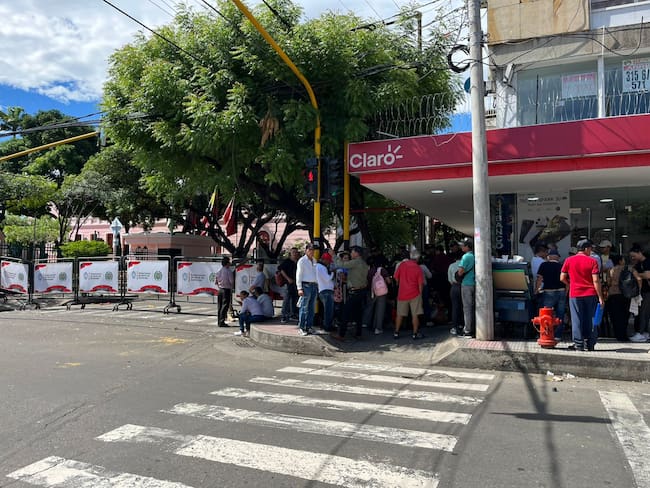 Beneficiarios del PNIS se preparan con olla comunitaria en Cúcuta para continuar con su protesta. / Foto: Jenny Márquez.