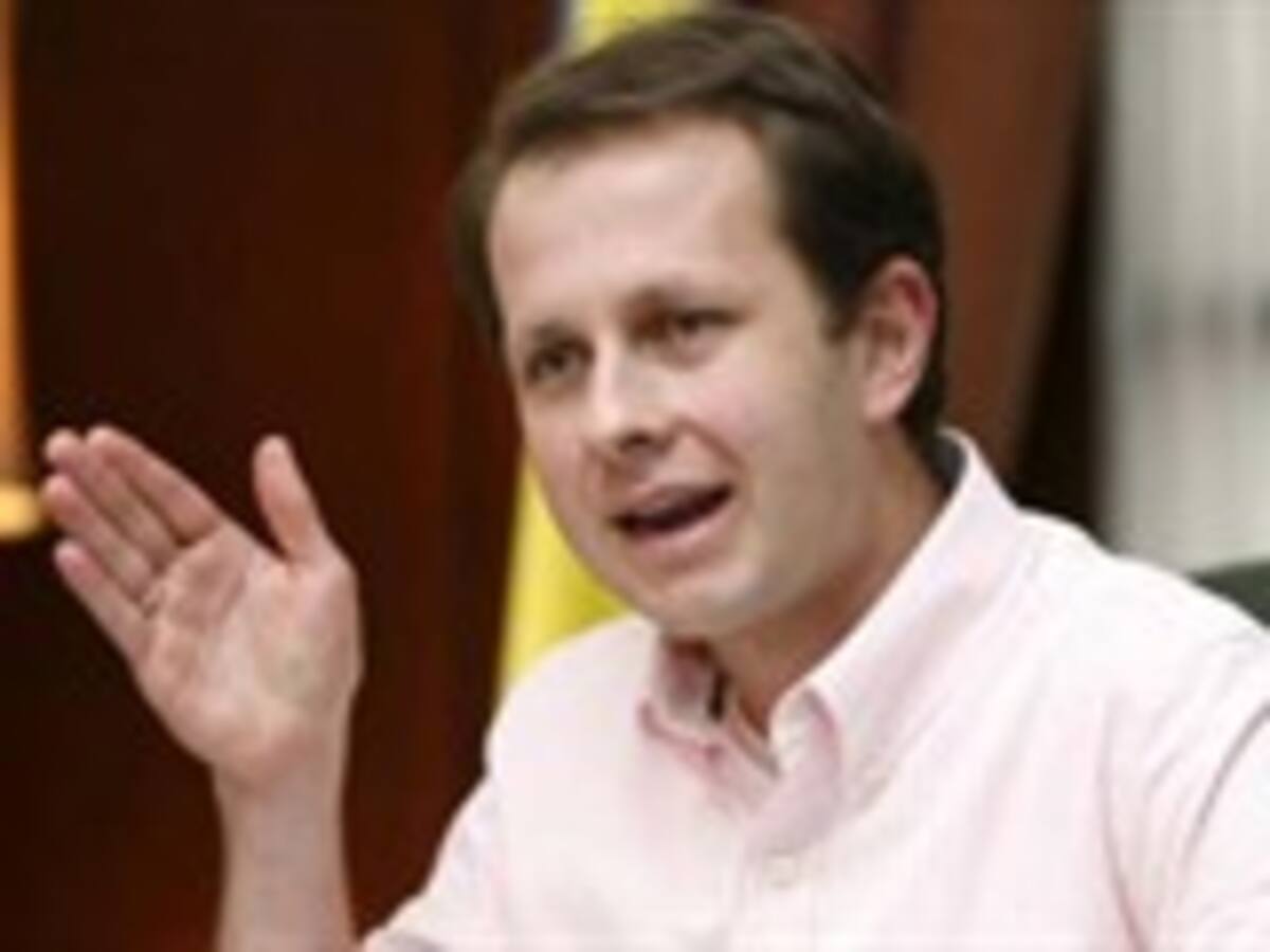 Andrés Felipe Arias responsabiliza a siete de sus funcionarios de haber manejado toda la información de AIS