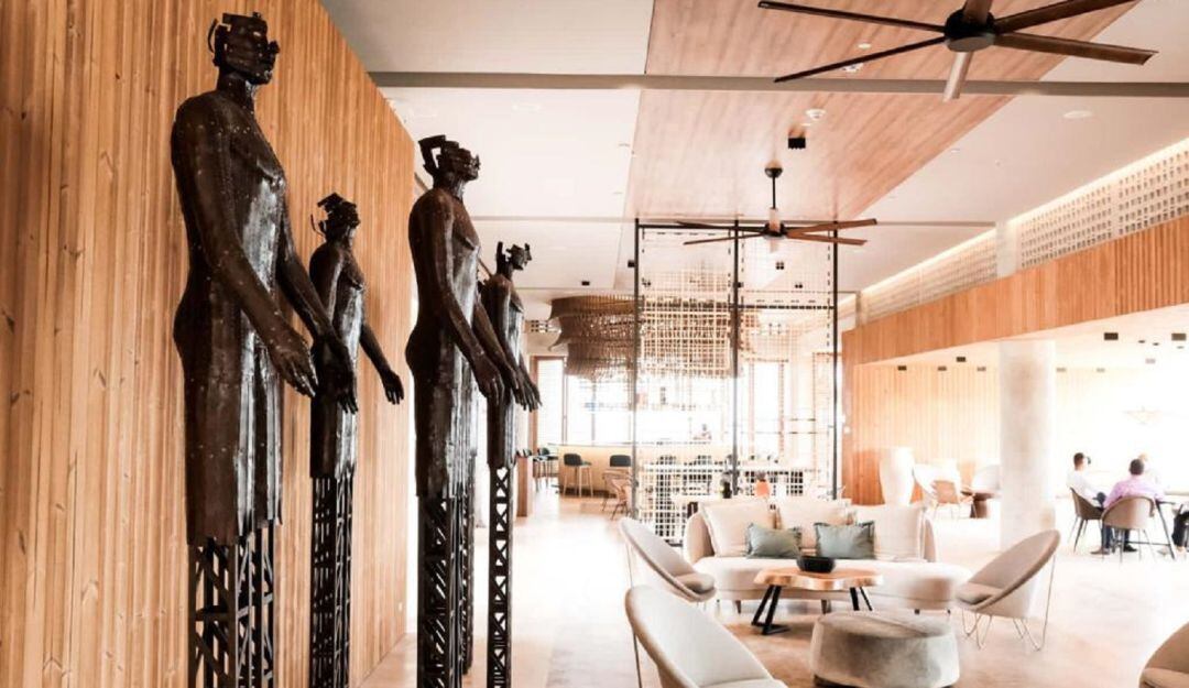 La escultura monumental ha recorrido el país para finalmente ser parte de la colección de arte de una cadena hotelera francesa de lujo.