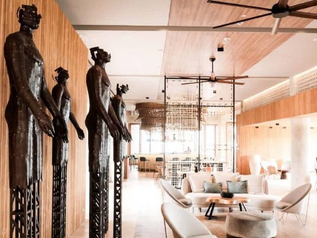 La escultura monumental ha recorrido el país para finalmente ser parte de la colección de arte de una cadena hotelera francesa de lujo.