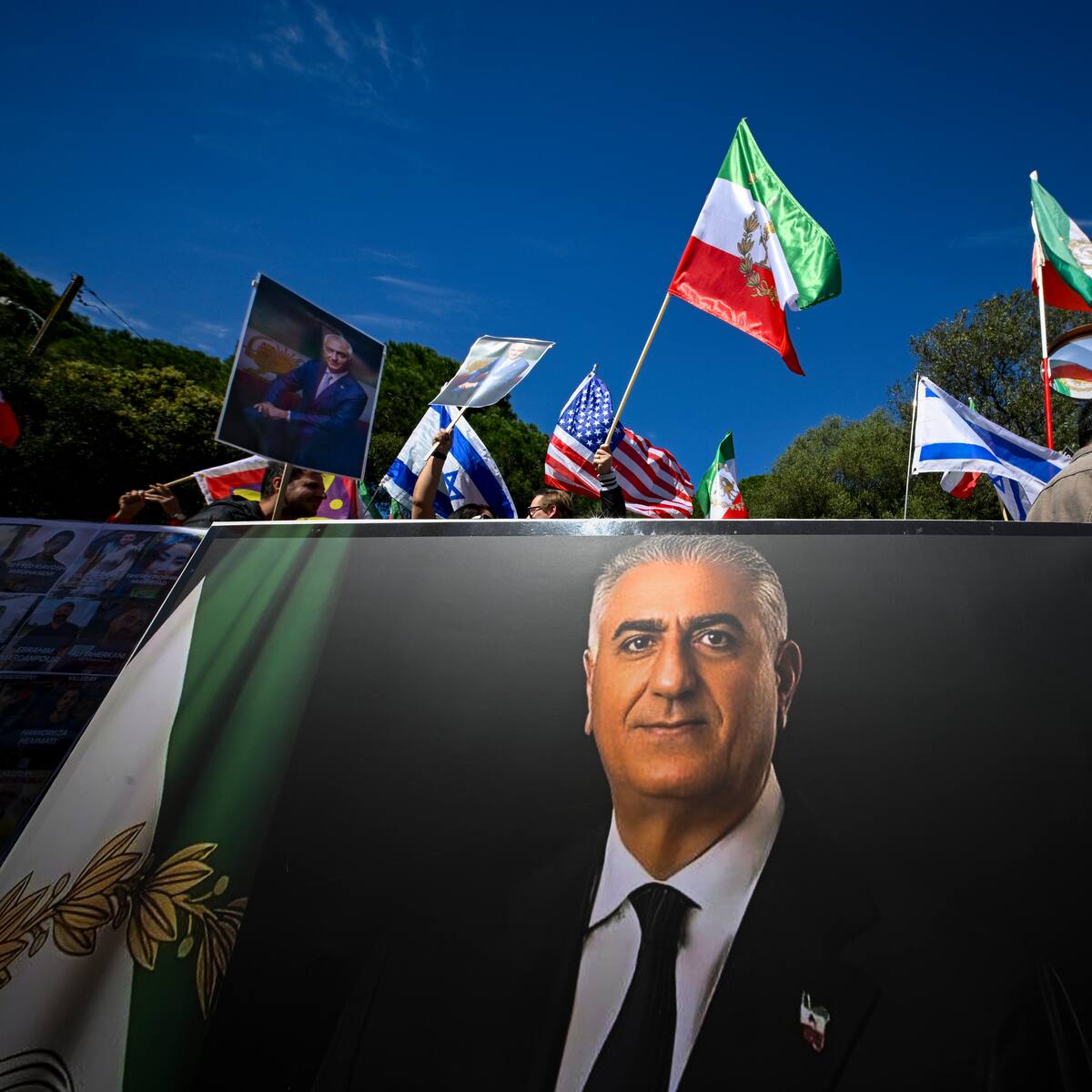 Hijo del último sah de Irán insta a celebrar la muerte de Jamenei