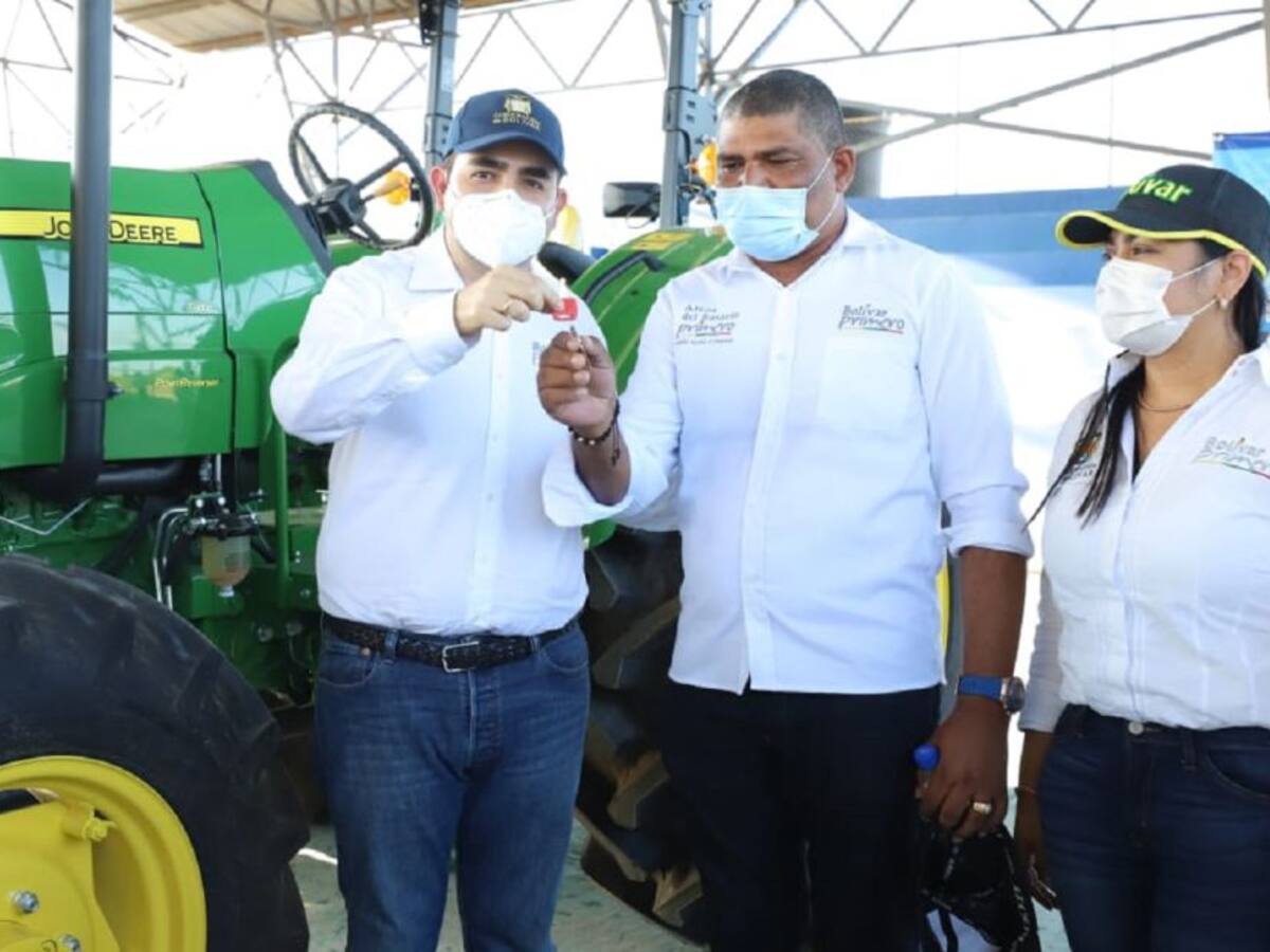 Maquinarias e insumos para campesinos en Barranco de Loba, Bolívar