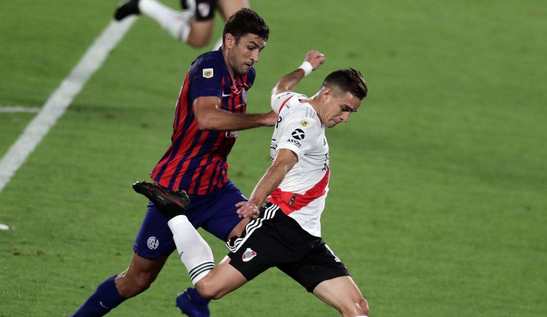 Rafael Santos Borré fue titular en el conjunto de casa.