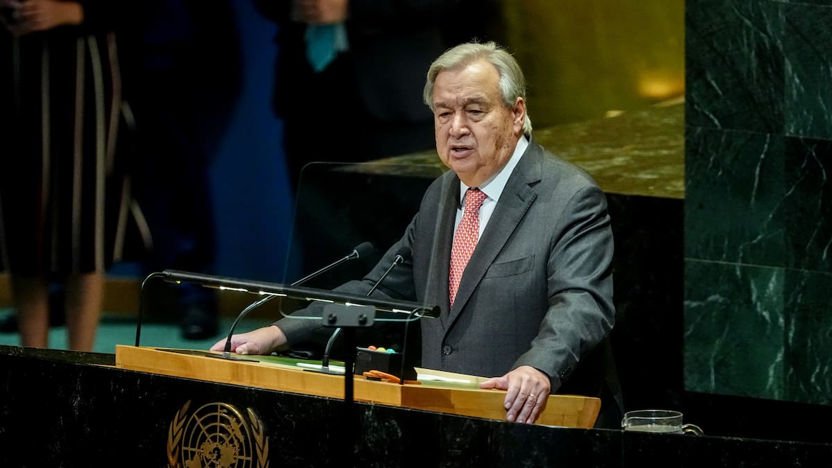Irán defiende impedir el paso por el estrecho de Ormuz en una conversación con Guterres