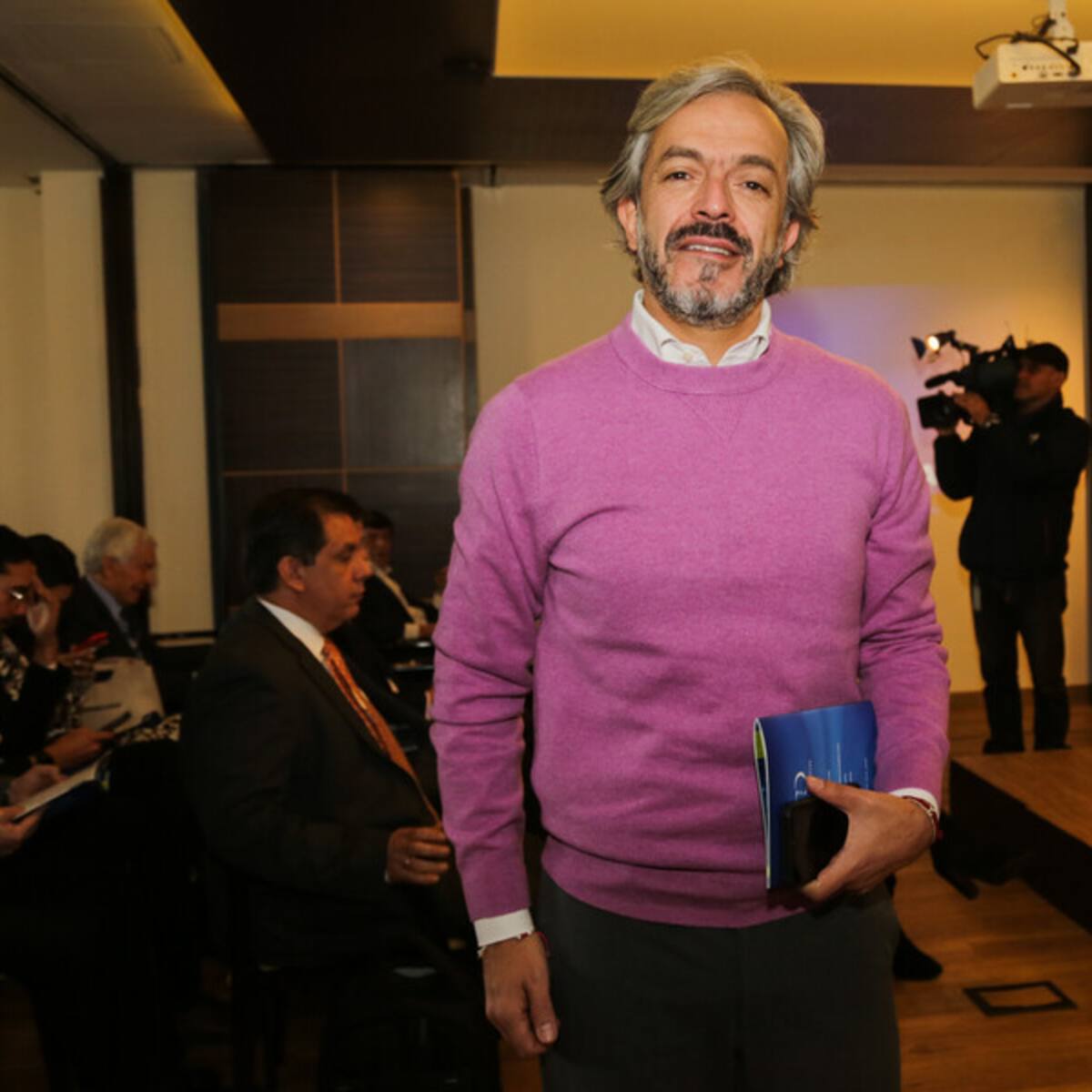 Demandan al concejal Juan Daniel Oviedo por presunta inhabilidad tras contrato con el FNG