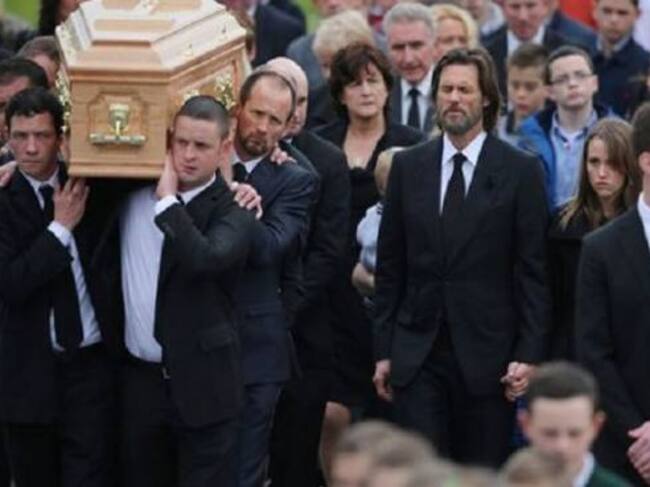 Jim Carrey en el funeral de su novia.