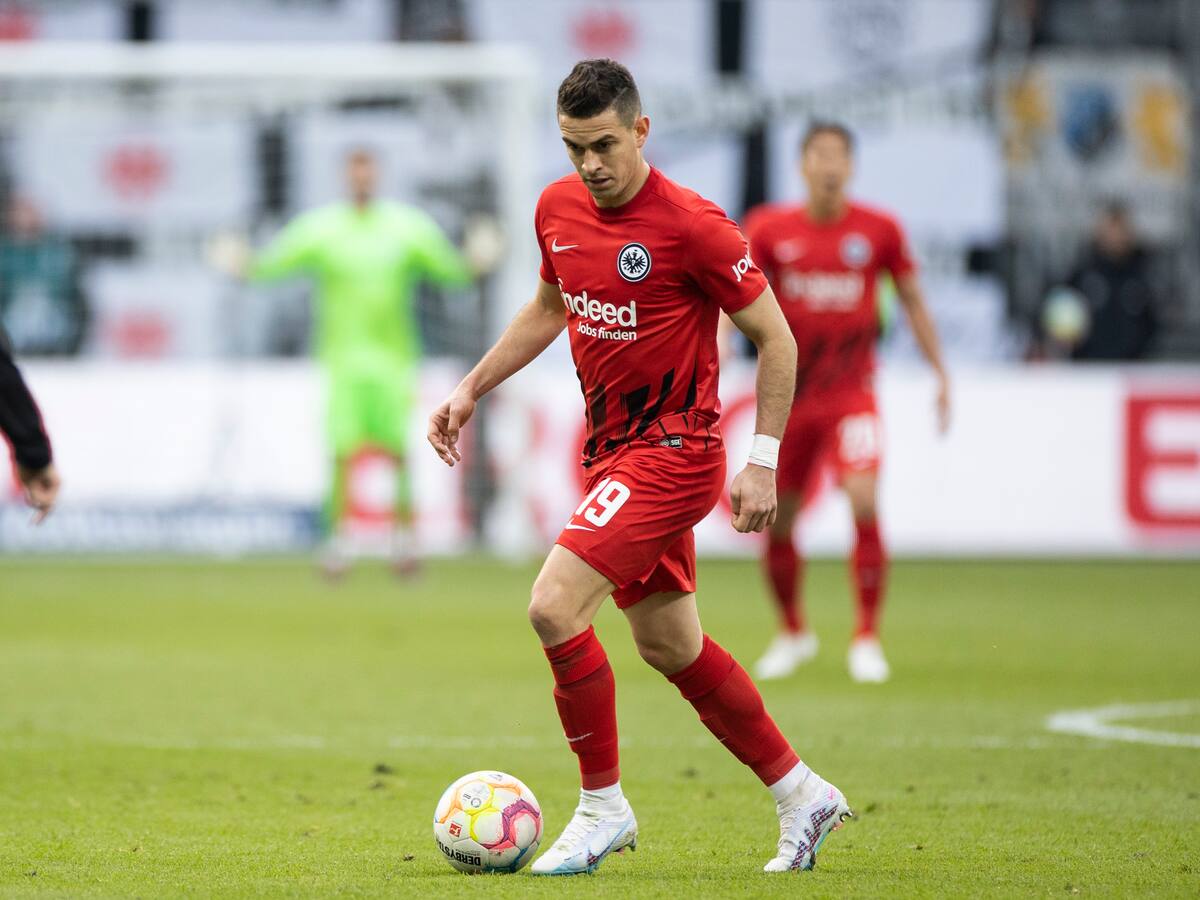 Rafael Santos Borré sumó su sexta titularidad consecutiva con el Eintracht Frankfurt