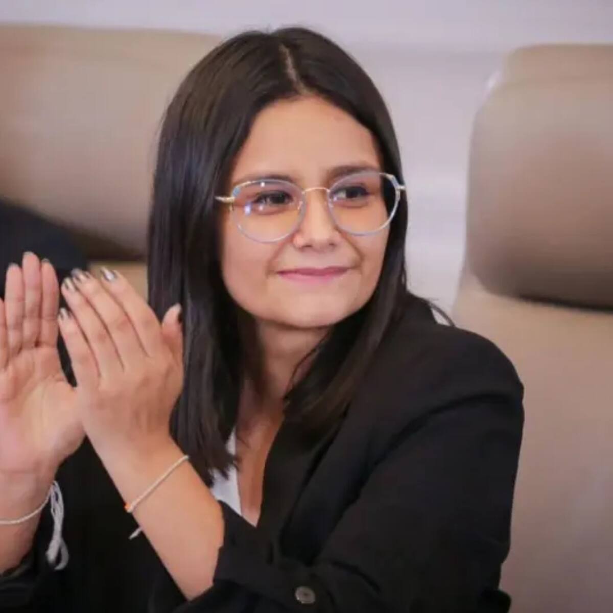 Angie Rodríguez se queda en el Dapre: ¿Quiénes son los que estarían detrás de su salida?