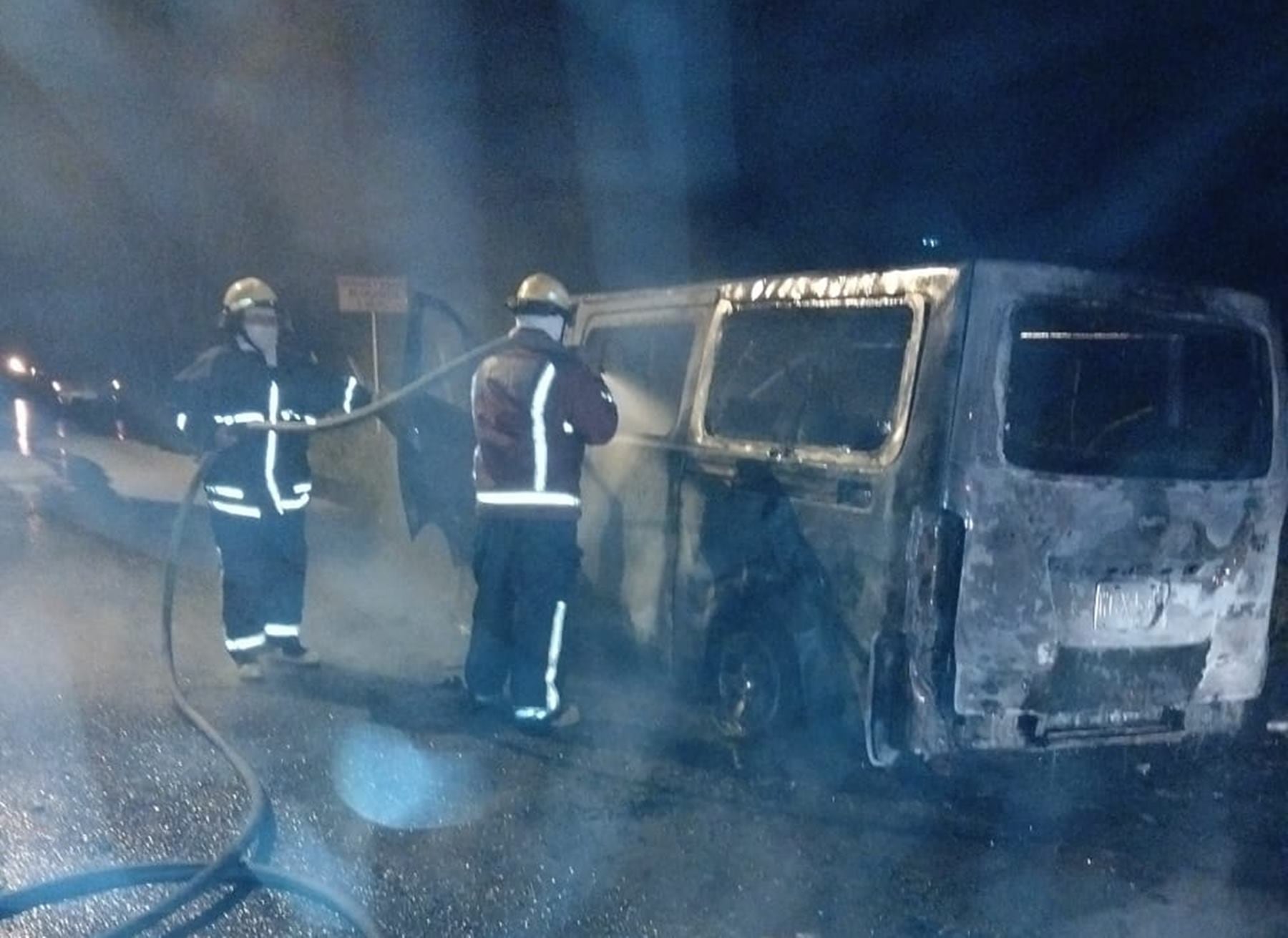 Microbús incinerado en Ibagué