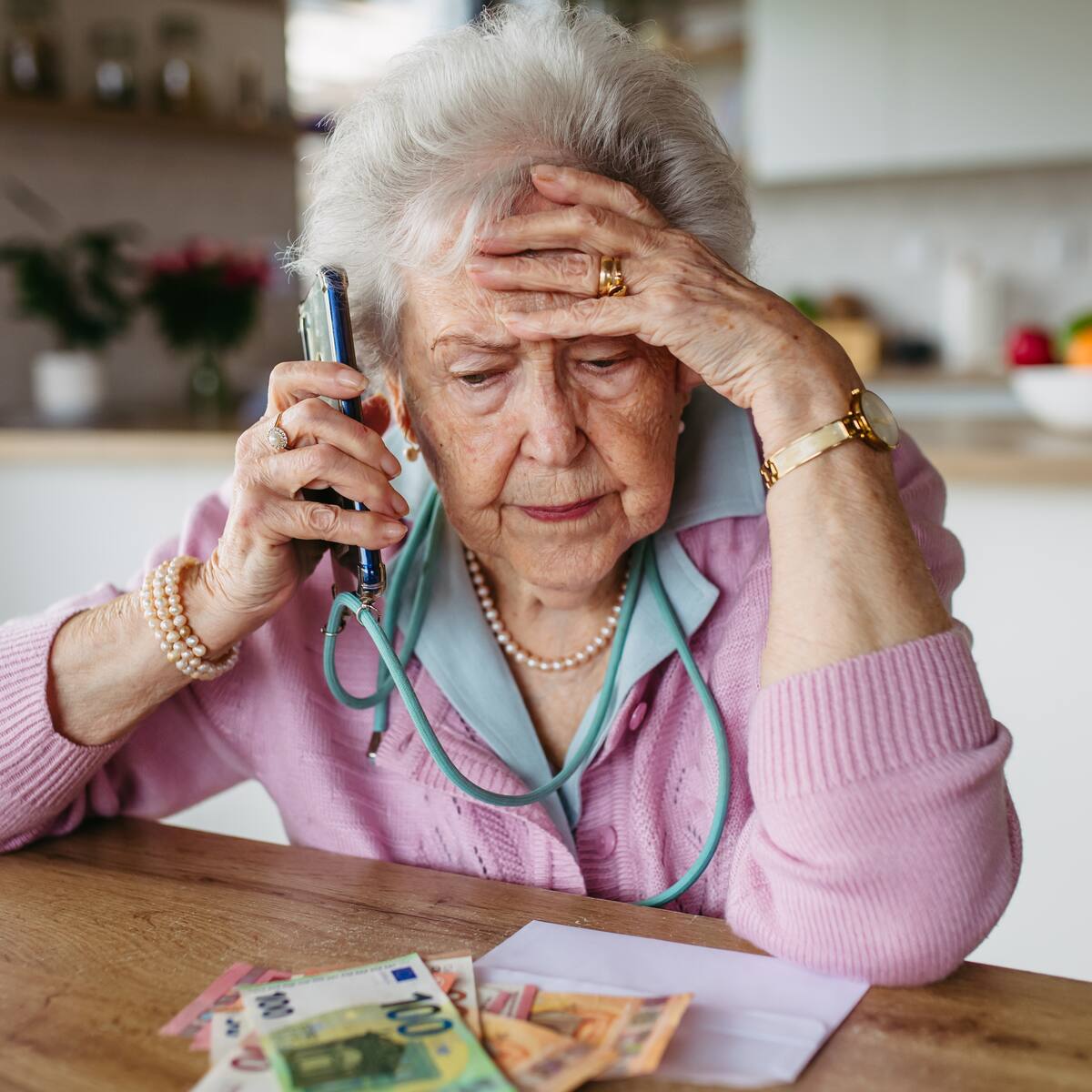 ¿Por qué las mujeres tienen más Alzheimer? Nuevo estudio cuestiona hipótesis comunes