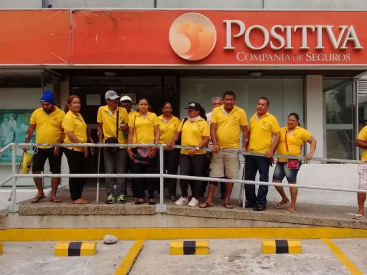 Rompen vidrios de ARL Positiva en protesta en Barranquilla