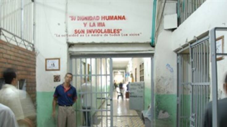 Dos heridos y niños afectados con gases lacrimógenos deja enfrentamiento en cárcel