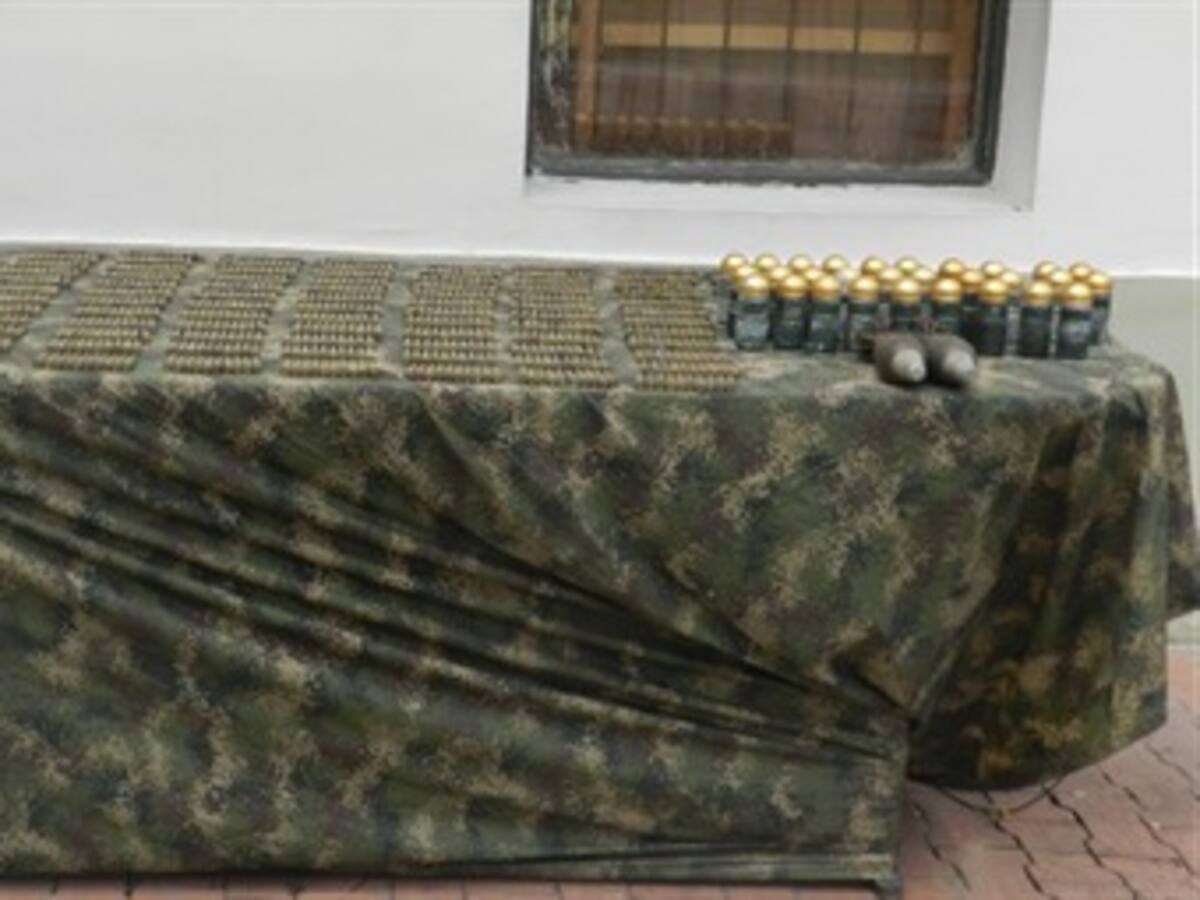 Ejército halla caleta con explosivos de las Farc en Baraya - Huila
