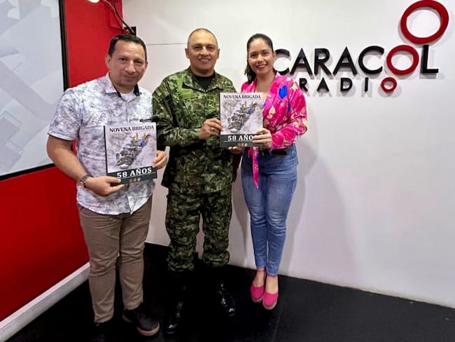 Revista conmemorativa de los 58 años. Foto Caracol Radio.