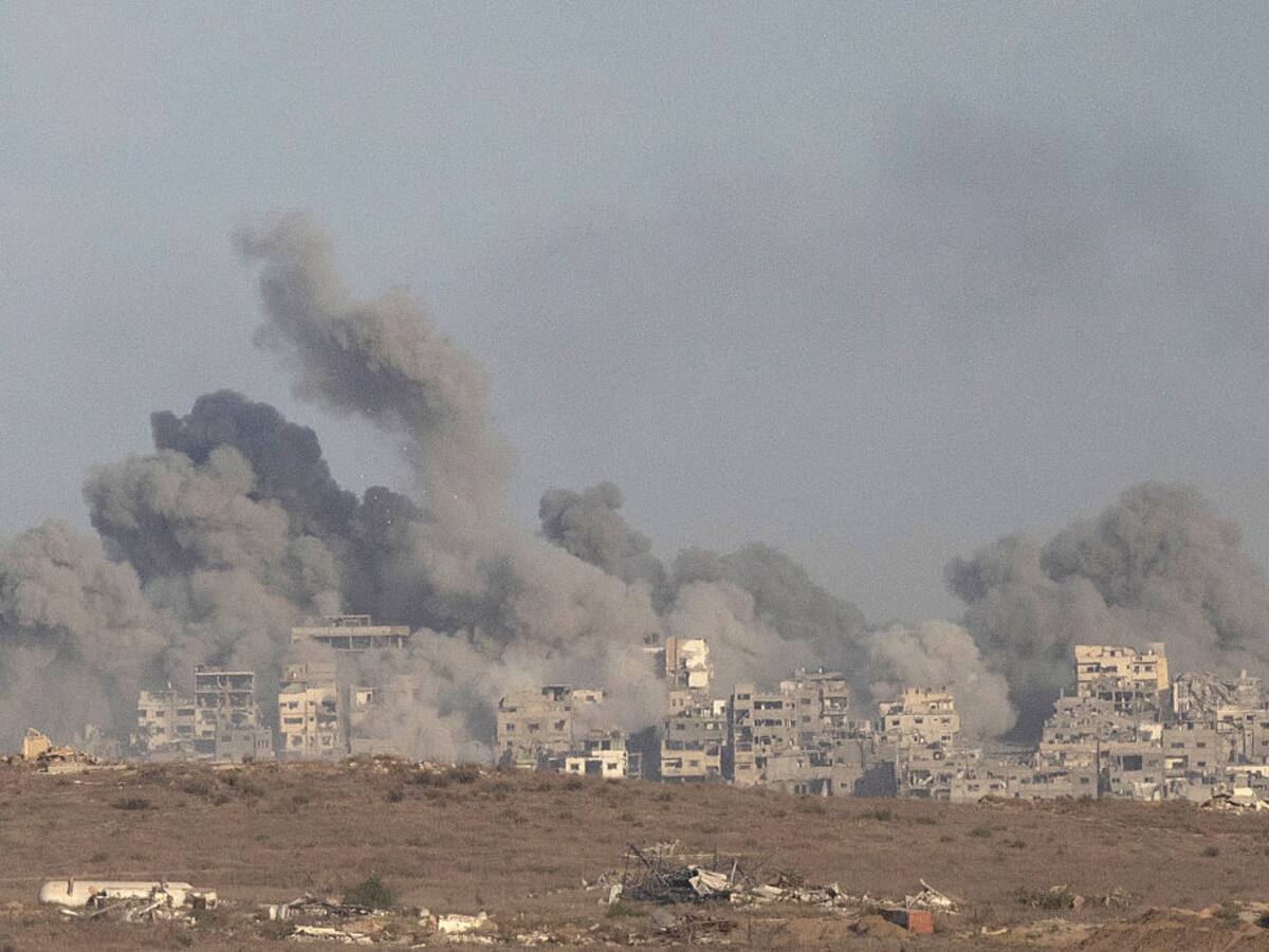 Ataques en Gaza continúan pese a firma de la primera fase del acuerdo de paz