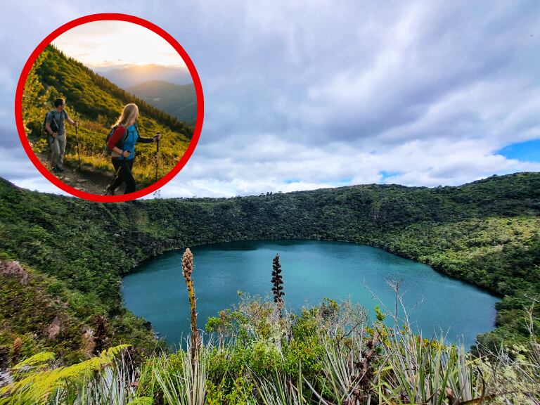 Laguna de Guatavita de fondo, y dos personas haciendo senderismo. (Foto: Getty Images)