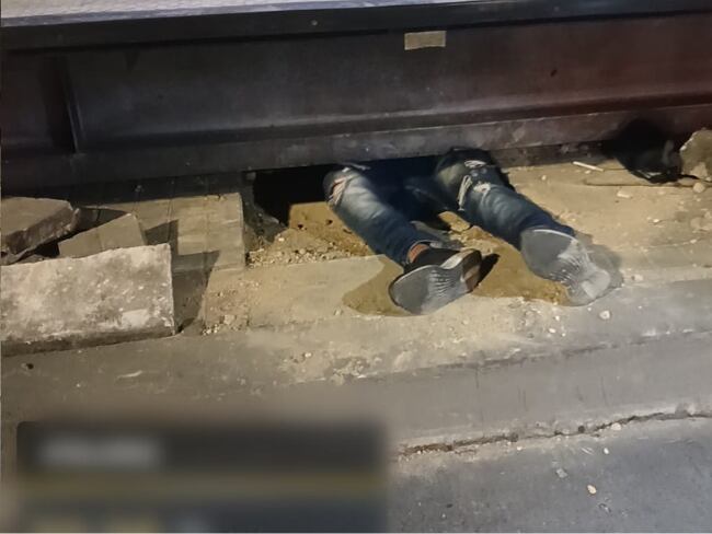 Ladrón de cable de fibra óptica quedó atrapado en estación de Transmilenio