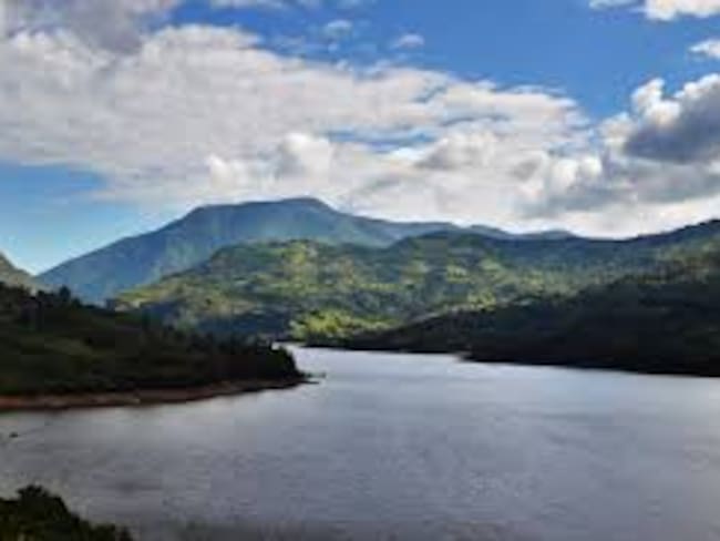 AES Colombia inicia vertimientos controlados en el embalse La Esmeralda