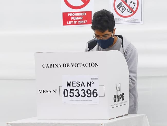 Puesto de votación en Perú 