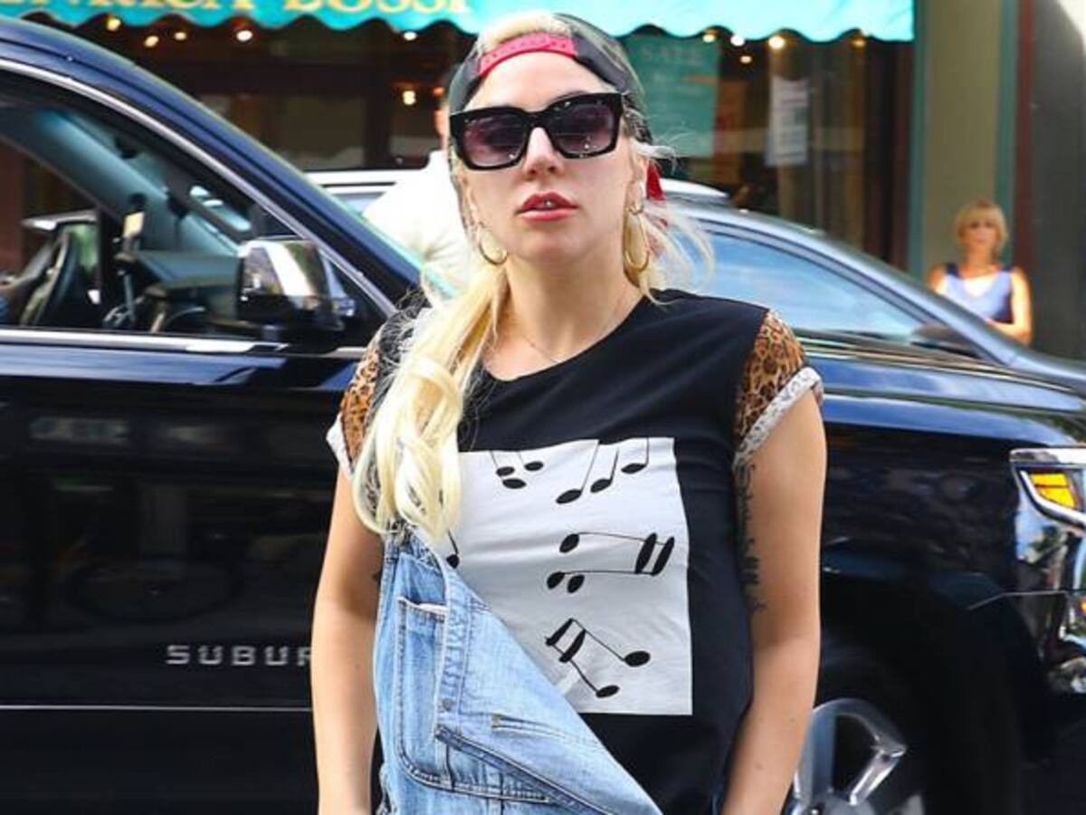 Lady Gaga renuncia a su vestuario extravagante para ganar credibilidad