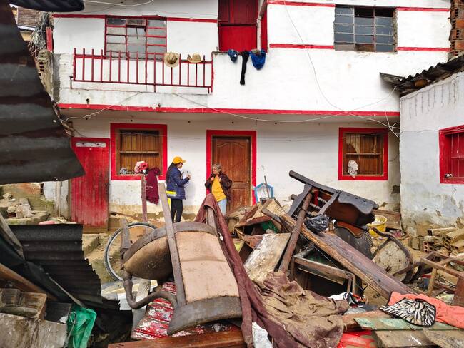 Colapso de viviendas en Bello por desbordamiento de quebrada. Foto: cortesía