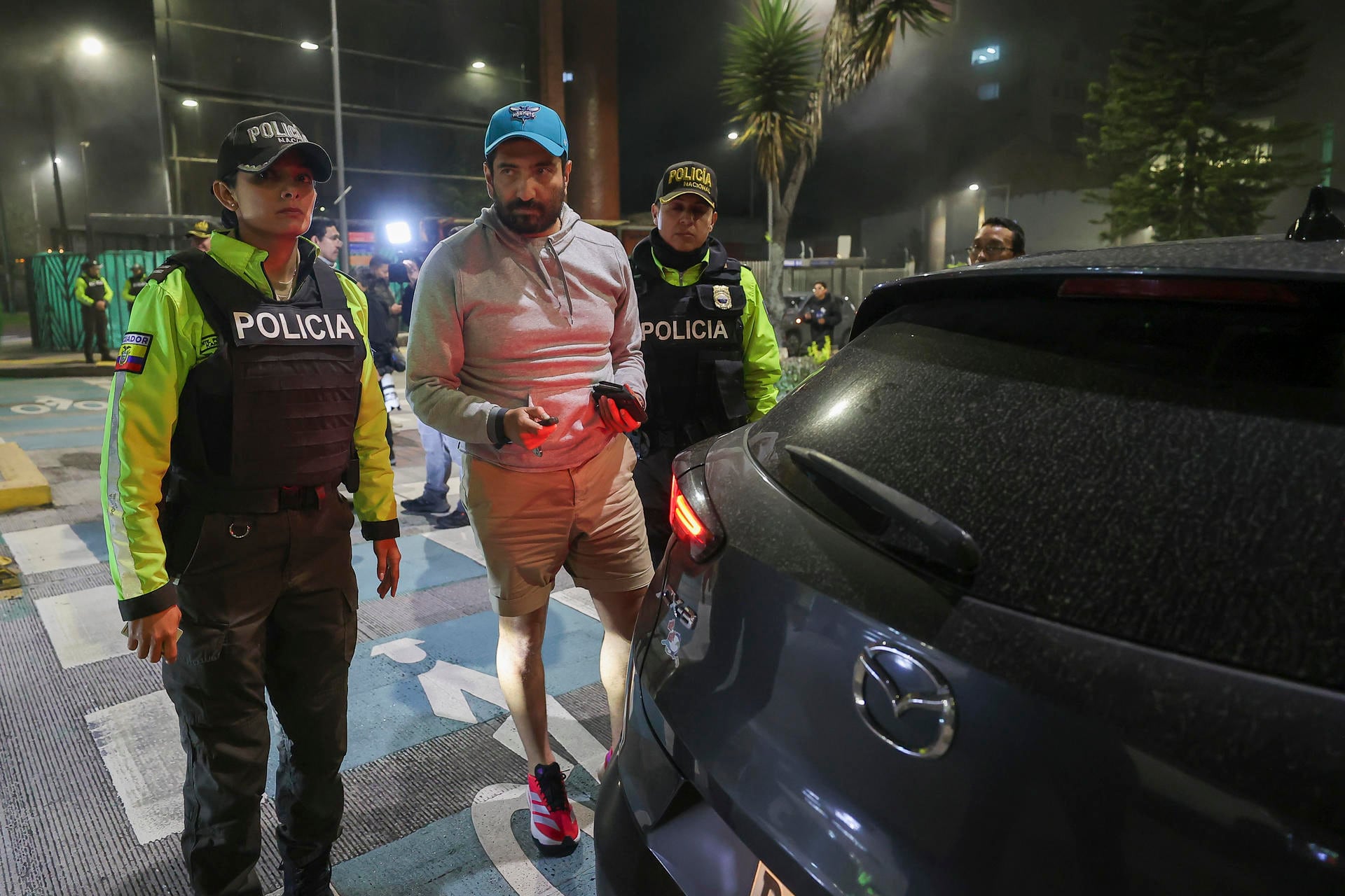 Más de 100 capturados en la primera jornada del nuevo toque de queda nocturno en Ecuador. EFE/ José Jácome