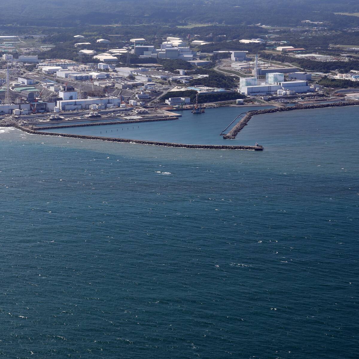 Japón empieza a verter agua de la planta nuclear de Fukushima al océano