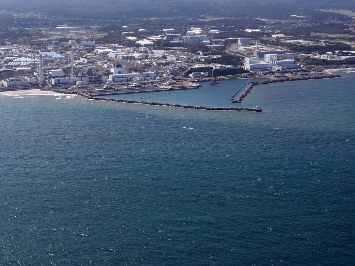 Japón empieza a verter agua de la planta nuclear de Fukushima al océano