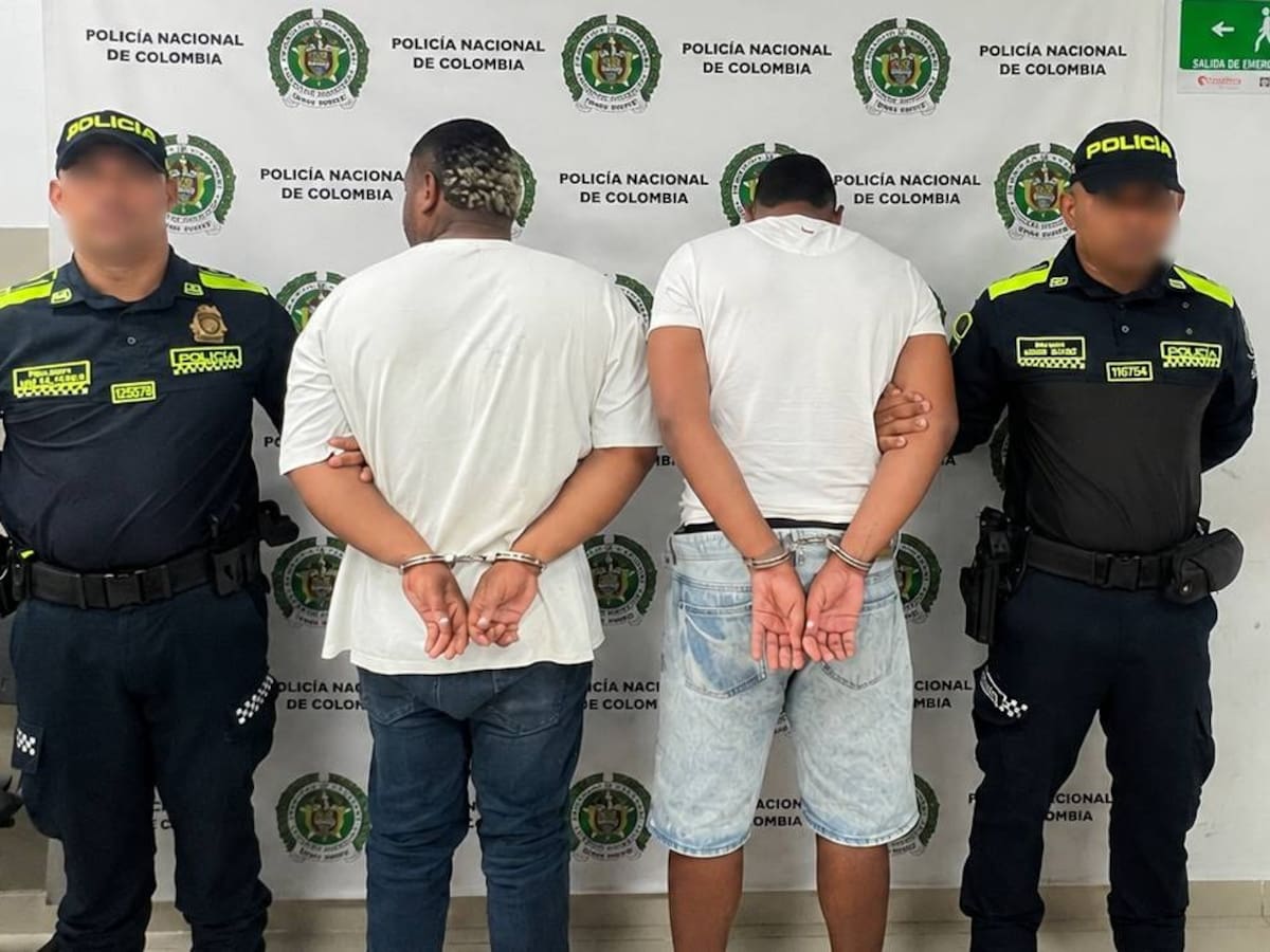 Capturados dos presuntos asaltantes en Cartagena al parecer después de cometer un hurto