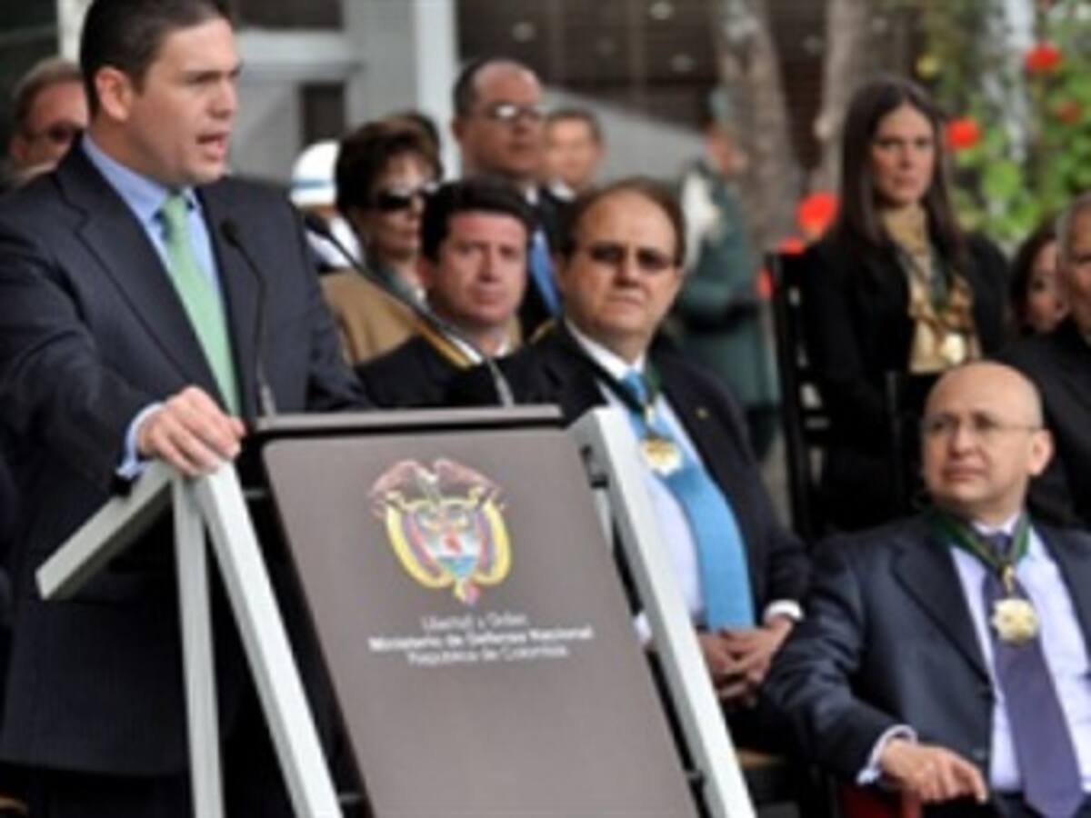 No se debe excluir a los ‘falsos positivos’ de justicia transicional: Mindefensa