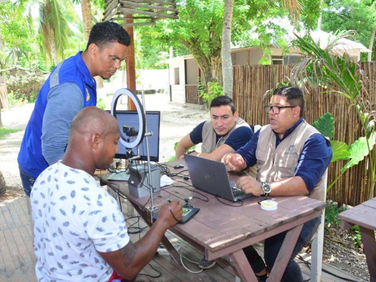 Nativos de Islas del Rosario realizaron trámites durante jornada del PES Pedro Romero