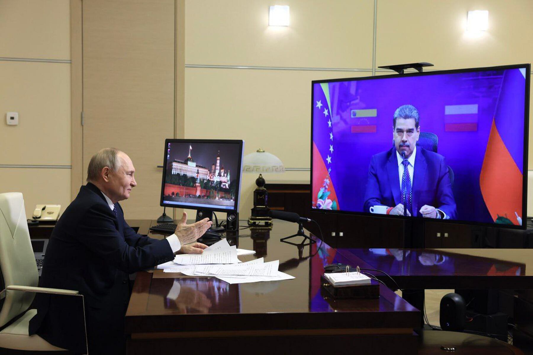 El presidente de Rusia sostuvo conversaciones con el presidente de Venezuela, Nicolás Maduro, vía videoconferencia.
EFE/Telegram de Kremlin News 