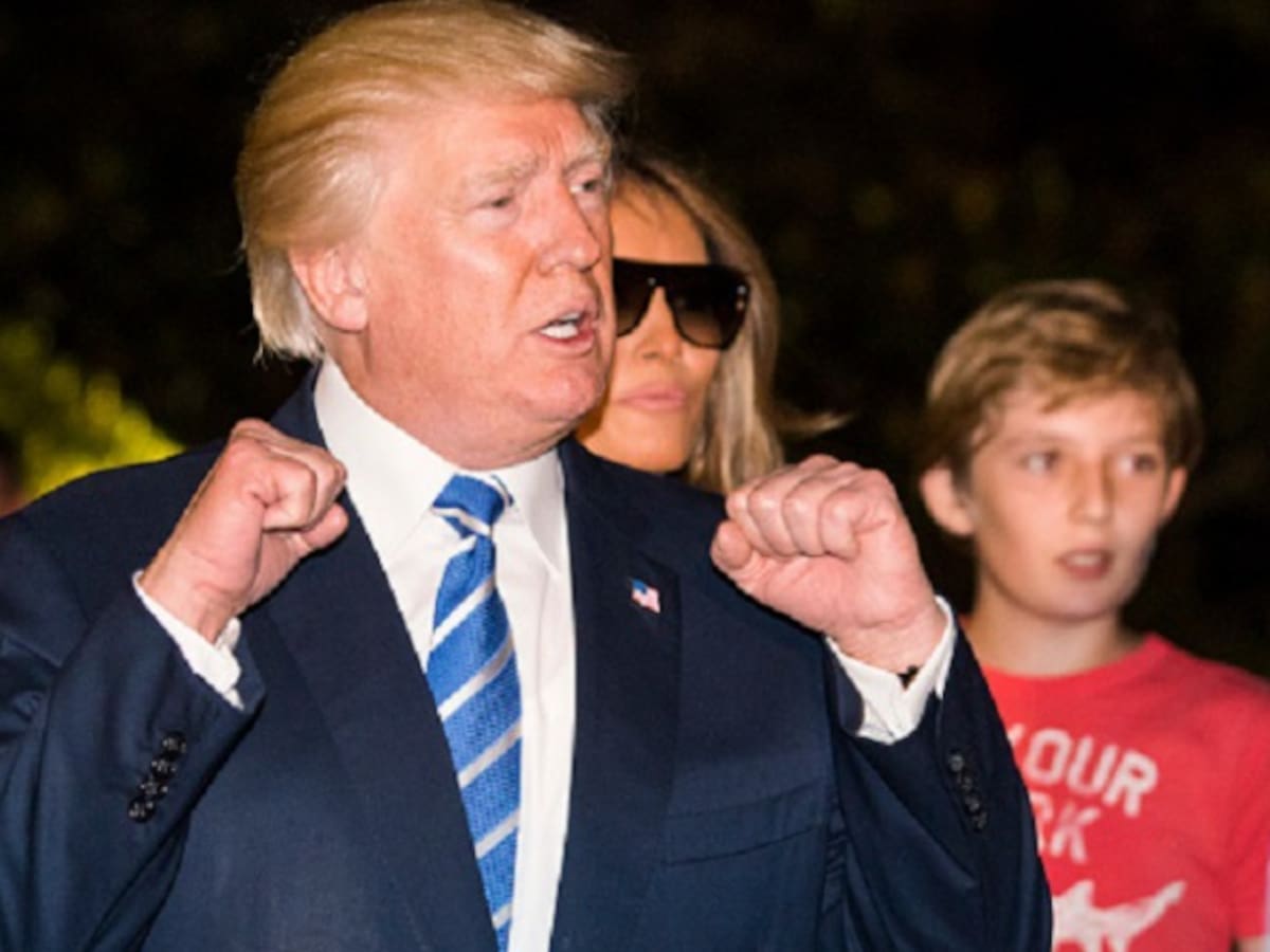 A martillazos destruyeron estrella de Donald Trump en el paseo de la fama