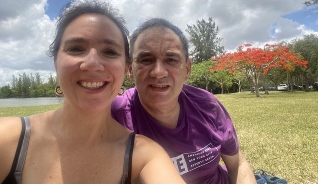 Rubén Guzmán de 54 años junto a su esposa Marcela Otero en Estados Unidos.