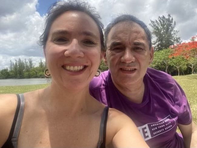 Rubén Guzmán de 54 años junto a su esposa Marcela Otero en Estados Unidos.