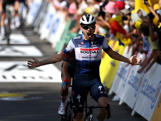 Kasper Asgreen celebra la victoria en la etapa 18 del Tour. (Photo by Tim de Waele/Getty Images)