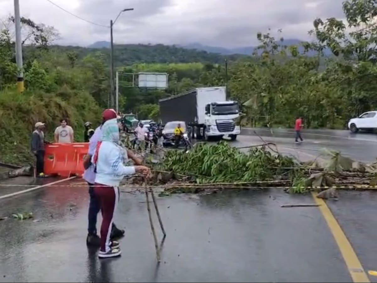 Cerrada la vía Medellín-Urabá por manifestaciones a la altura de Mutatá