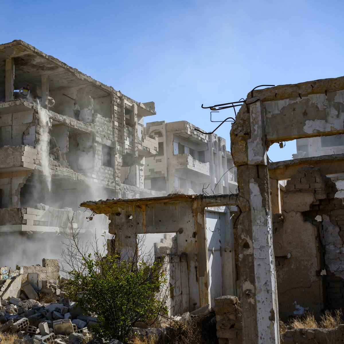 Siria: servicios de emergencia atienden explosión en mezquita que dejó 8 muertos